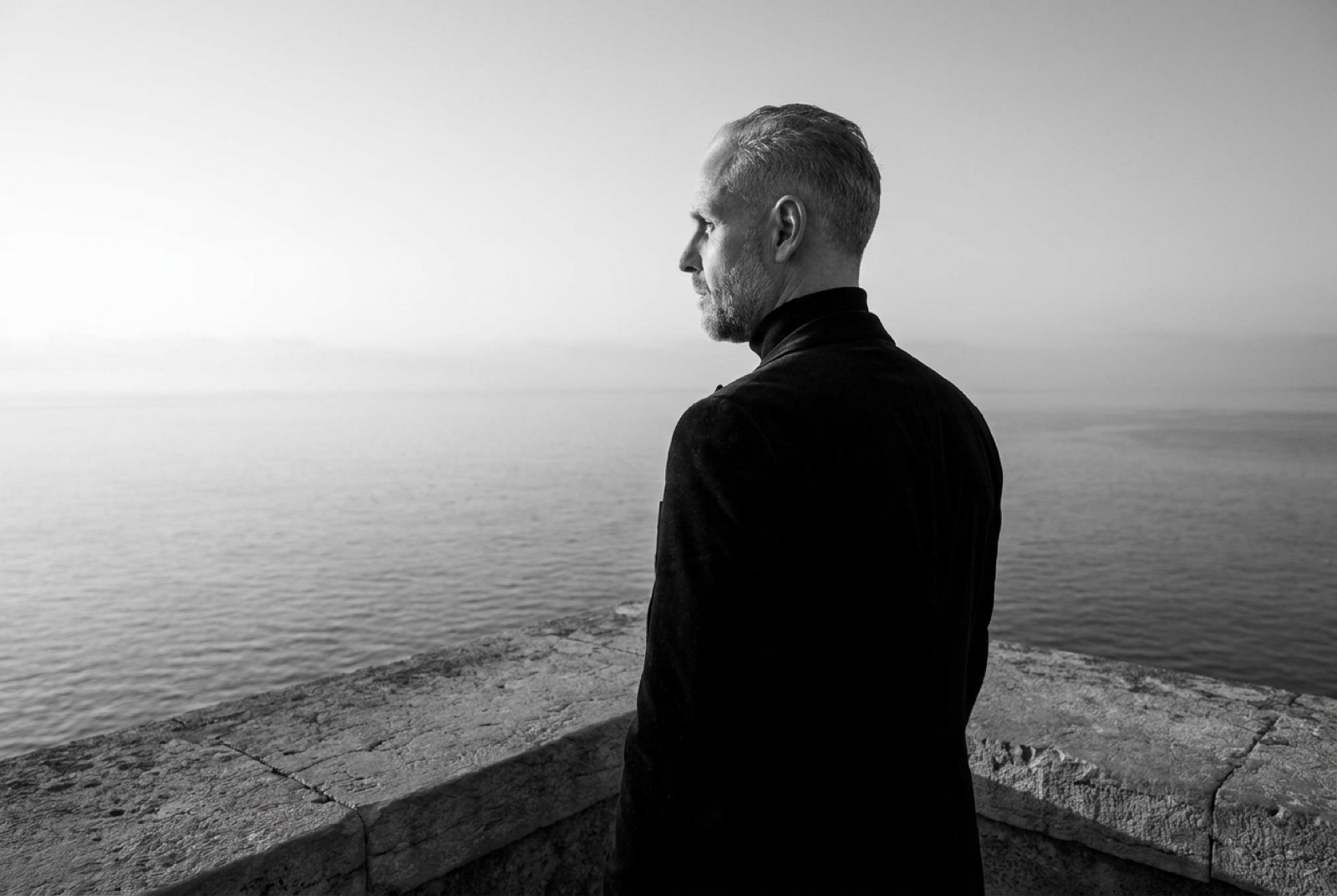 Sven Bading overlooking the Mediterranean sea